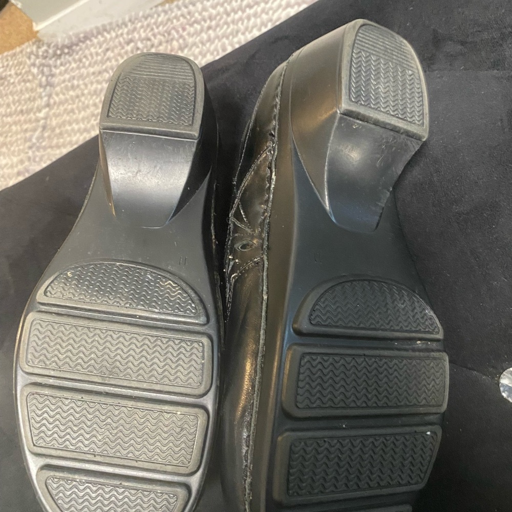 Dansko Leather Slip-On Clogs with Cutout Detailing Size 11 - Picture 6 of 6